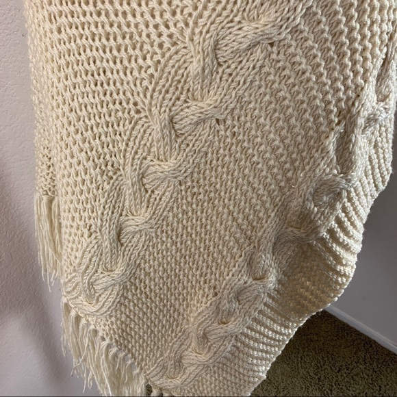 White House Black Market Poncho Shawl One Size - Picture 9 of 11